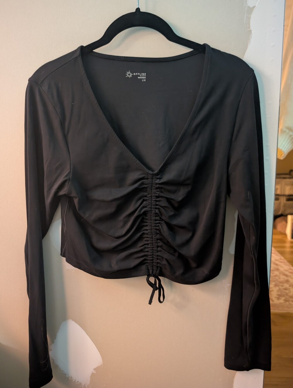 aerie Black Long-Sleeve Ruched V-Neck Crop